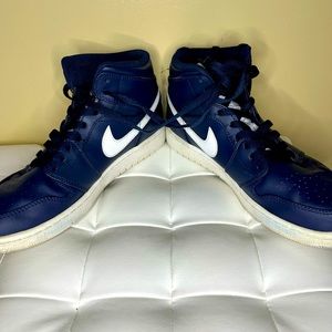 Navy Blue high top Nikes (in great condition)